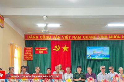 Đắk Lắk: Trao hơn 120 suất quà đến gia đình chính sách, học sinh và cán bộ, chiến sĩ khu vực biên giới