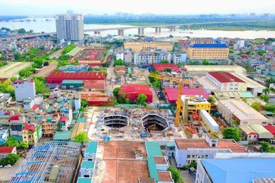Hình ảnh thi công dự án nhà ở xã hội có 3 tầng hầm, thiết bị vệ sinh dát vàng
