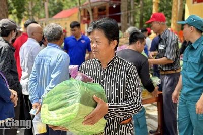 Tặng 550 phần quà cho người dân xã Ô Lâm