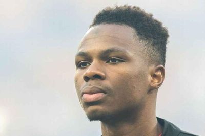 Brentford phá kỷ lục chuyển nhượng mua tiền vệ Mamadou Sangare với giá 38,5 triệu bảng