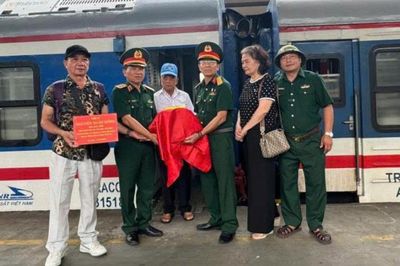 Nối dài mạch nguồn tri ân trên những chuyến tàu Bắc - Nam
