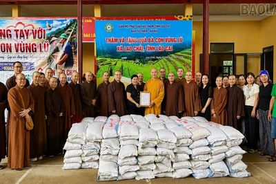 Giáo hội Phật giáo tỉnh Lào Cai trao hỗ trợ người dân vùng lũ Lào Cai và Lai Châu