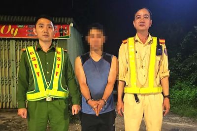 Bắt giữ nam thanh niên vận chuyển trái phép 102kg pháo hoa nổ