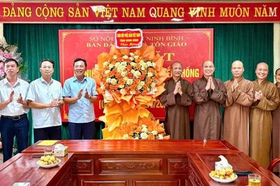 Ninh Bình: Ban Trị sự GHPGVN tỉnh chúc mừng Ban Dân tộc và Tôn giáo tỉnh nhân ngày truyền thống