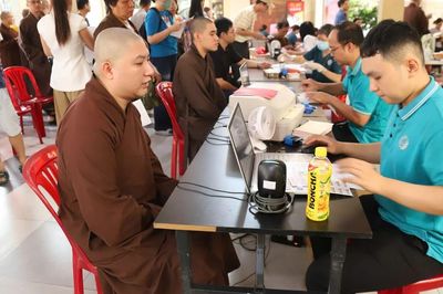 TP.HCM: Chư Tăng, Phật tử tổ đình Vĩnh Nghiêm hiến máu cứu người