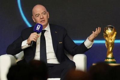 Chủ tịch FIFA bị chỉ trích thất hứa, đứng trước nguy cơ mất ghế