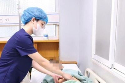 Dùng lá lộc mại chữa táo bón, bé trai nhập viện vì tan máu cấp