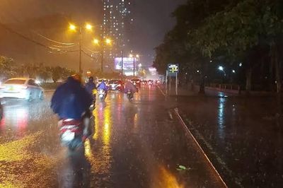 Cảnh báo lốc, sét và gió giật mạnh khi có dông