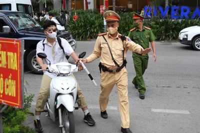 Từ 'hiểu luật' đến 'sống theo pháp luật'