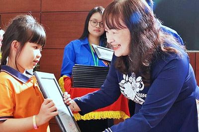 'Khát vọng cống hiến' thắp sáng tinh thần 'Học không bao giờ cùng' của khuyến học Thủ đô