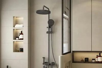 Từng là 'chân ái' của nhiều gia đình, vì sao vách kính phòng tắm đang dần bị cân nhắc thay thế?