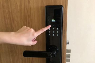 Muốn lắp khóa vân tay: Đừng vội xuống tiền nếu chưa biết 7 điều quan trọng này