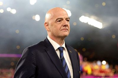 Mở công ty 'bán' World Cup bất thành, Chủ tịch FIFA đối mặt nguy cơ mất chức