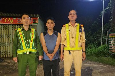 Bắt kẻ chở pháo hoa lậu liều lĩnh tông xe vào CSGT để bỏ chạy