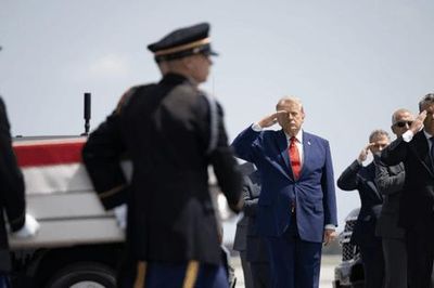 Tổng thống Trump hoãn kế hoạch tấn công Iran