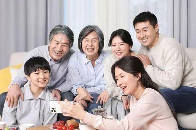 Không phải chuyện gì cũng nên kể với người thân: 3 điều càng giữ đúng chừng mực càng giúp bạn bình yên