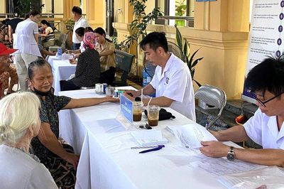 Hơn 1.000 người dân được khám sàng lọc đái tháo đường, siêu âm tuyến giáp miễn phí