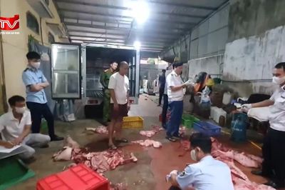 Cận cảnh cơ sở chứa gần 1 tấn thịt nghi nhiễm dịch tả lợn châu Phi