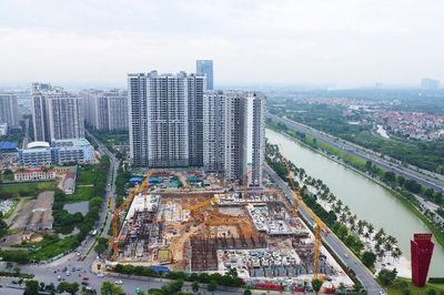 Vì sao nguồn cung nhiều nhưng giá nhà vẫn khó giảm?