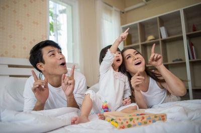 Muốn người trẻ sinh con: Biểu dương là cần nhưng chưa đủ