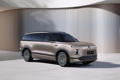Volkswagen ID. Era 9X nhận cọc tại Việt Nam - EV gắn động cơ xăng