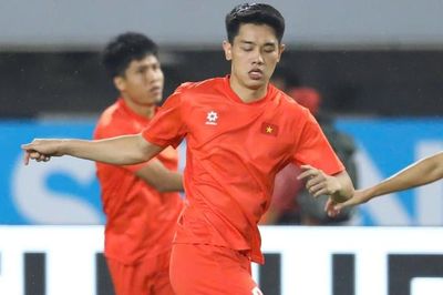 Indonesia vs Việt Nam: Đình Bắc đá chính, Hoàng Hên, Xuân Son dự bị