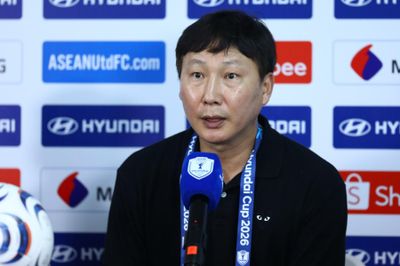 HLV Kim: Tôi ném cái áo trắng đi rồi