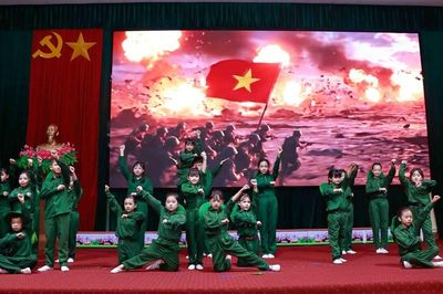 Thái Nguyên: Sôi nổi 'Vũ điệu xanh - Ước mơ hồng' tại phường Bắc Kạn