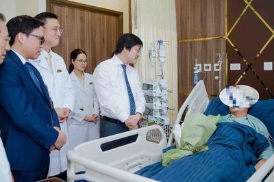 Lần đầu tiên tại Việt Nam, hai bệnh viện luân phiên điều khiển robot phẫu thuật cách nhau hơn 1.700km