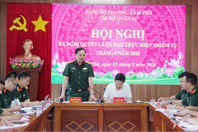Chính ủy Bộ CHQS tỉnh Quảng Ninh dự sinh hoạt Chi bộ Quân sự phường Cẩm Phả