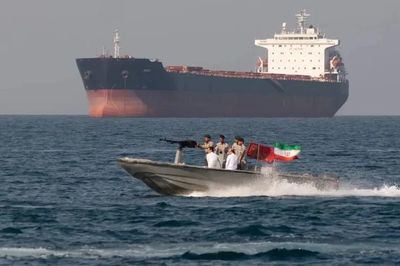 Iran bác tin đạt thỏa thuận mở lại eo biển Hormuz