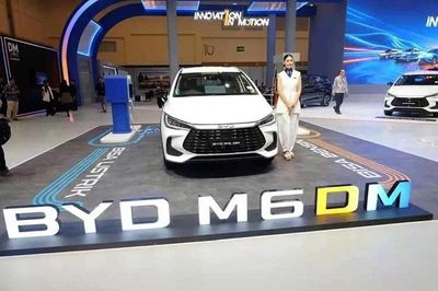 [GALLERY] BYD M6 hybrid từ 447 triệu đồng, chạy 110 km không tốn 1 giọt xăng