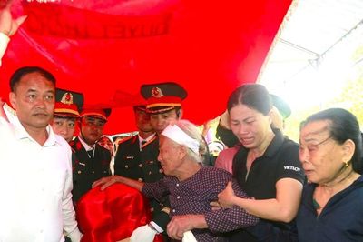 Người mẹ đón con trai liệt sĩ sau 40 năm