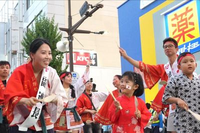Hình ảnh Việt Nam xuất hiện rực rỡ tại lễ hội lâu đời của Nhật Bản
