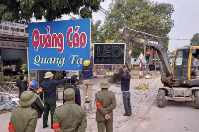 Hà Nội: Khẩn trương rà soát, xử lý vi phạm hành lang giao thông đường bộ trước ngày 14/8