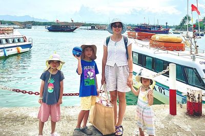 Mẹ Hà Nội đưa 3 con ra hòn đảo miền Trung xinh đẹp, 'sống 10 ngày hè đáng giá'