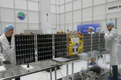 Lý do EU trừng phạt chương trình UAV Garpiya và mạng vệ tinh Rassvet của Nga