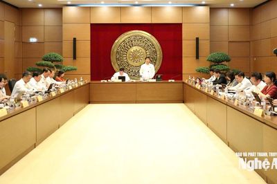 Đại biểu Quốc hội đoàn Nghệ An thảo luận về các dự án luật