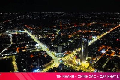 Thành Sen vào đêm - lung linh sắc màu, rộn ràng nhịp sống
