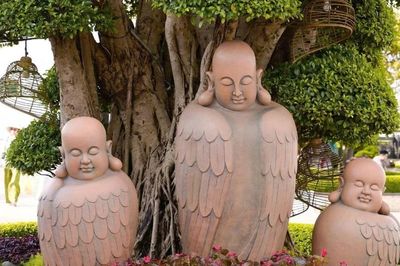 Hơn 400 tác phẩm gốm tâm linh được trưng bày trên đỉnh núi Bà Đen trong tháng 8