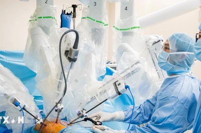 Anh thúc đẩy sử dụng robot trong phẫu thuật nội soi
