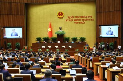 Xem xét, thông qua 15 luật, 4 Nghị quyết và cho ý kiến lần đầu 7 dự án luật