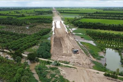 Bổ sung đường gom dân sinh, gỡ khó cho vùng sản xuất dọc cao tốc