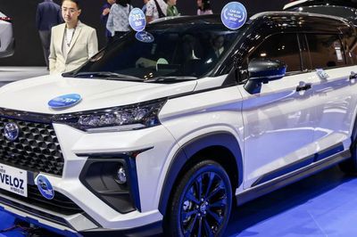 Toyota Veloz hybrid trưng bày tại Indonesia