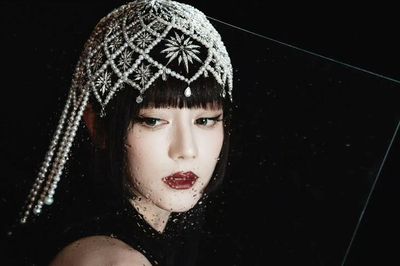 Địch Lệ Nhiệt Ba gây kinh ngạc trong loạt ảnh mới
