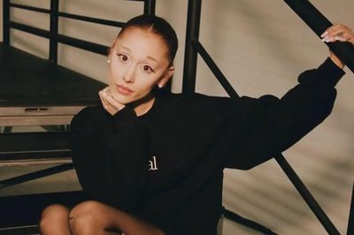Ariana Grande nhận 'cơn mưa động viên' sau thông báo tạm rút khỏi ánh đèn sân khấu