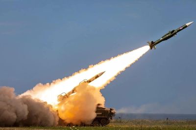 Tổng thống Ukraine: Nga tìm cách mở rộng sản xuất tên lửa đạn đạo
