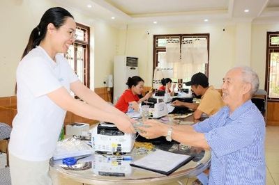 Đảng viên nêu gương làm việc khó
