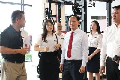 Phó Chủ tịch UBND tỉnh Phạm Văn Thịnh làm việc với Tập đoàn Johnson Health Tech