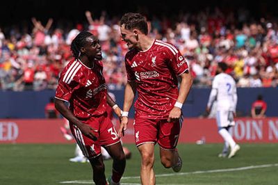 Dẫn trước hai bàn, Liverpool sụp đổ khó tin trước màn ngược dòng 4-2 của Leeds